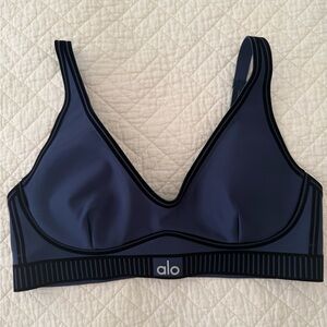 ALO Yoga Airlift Line Up Bra (Navy) - size S